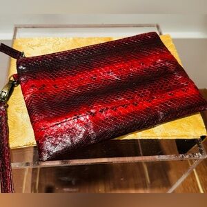 Beirn red and black snakeskin clutch with removable strap.
Excellent condition.